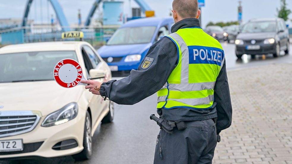 Die Bundesregierung sieht die Grenzkontrollen als wirksames Mittel im Kampf gegen Migration. (Archivbild) Foto: Patrick Pleul/dpa