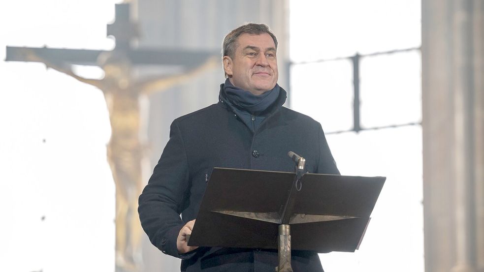 Markus Söder bei einem kirchlichen Anlass - nämlich bei der Amtseinführung des Bamberger Erzbischofs Gössl. (Archivbild) Foto: Daniel Vogl/dpa