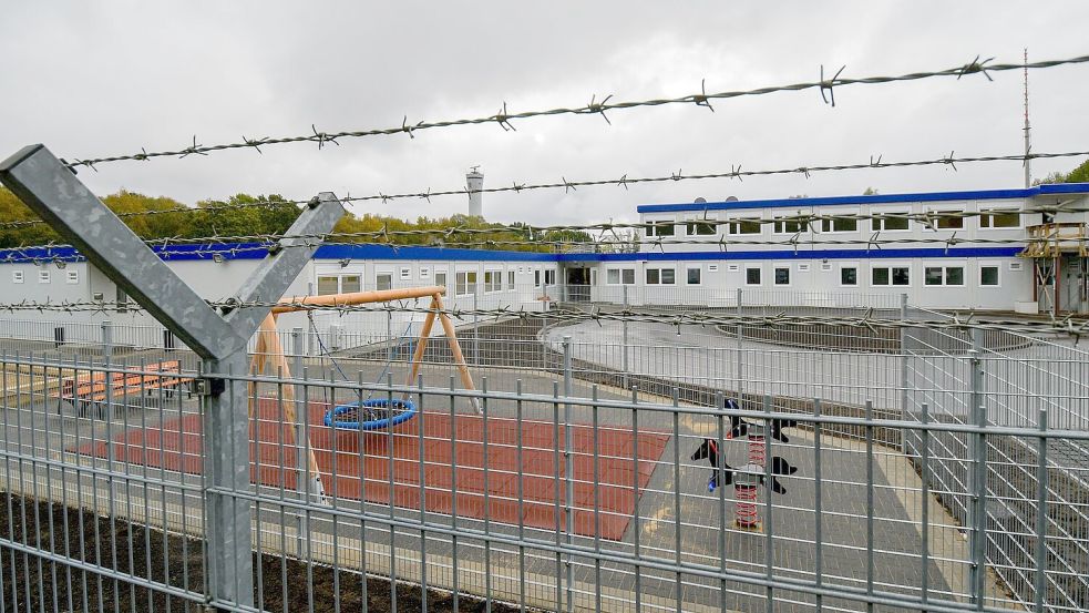 Mit dem sogenannten Rückführungsverbesserungsgesetz wurde im vergangenen Jahr die Höchstdauer des Ausreisegewahrsams von bislang 10 Tagen auf 28 Tage verlängert. Foto: Axel Heimken/dpa