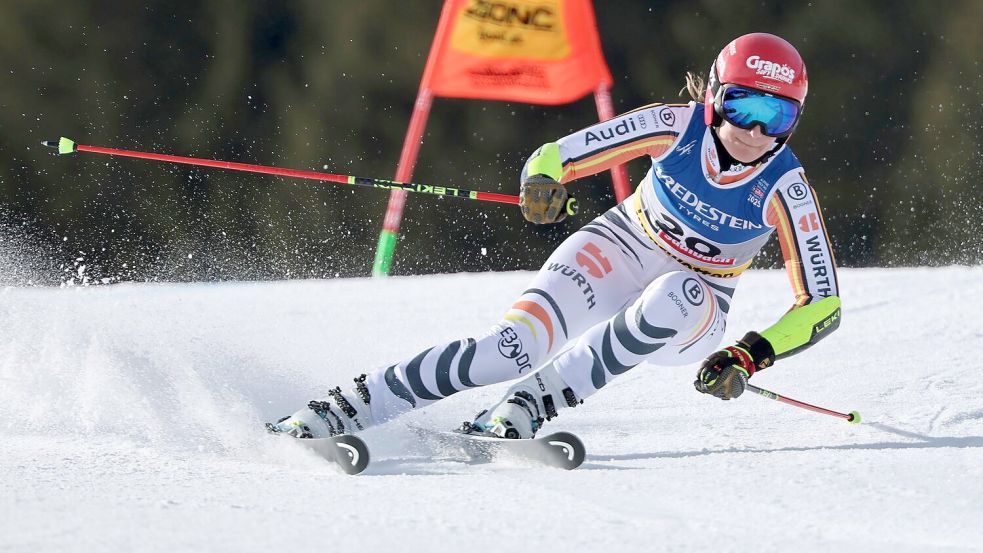 Lena Dürr zeigte im WM-Riesenslalom eine überraschend gute Leistung. Foto: Marco Trovati/AP/dpa