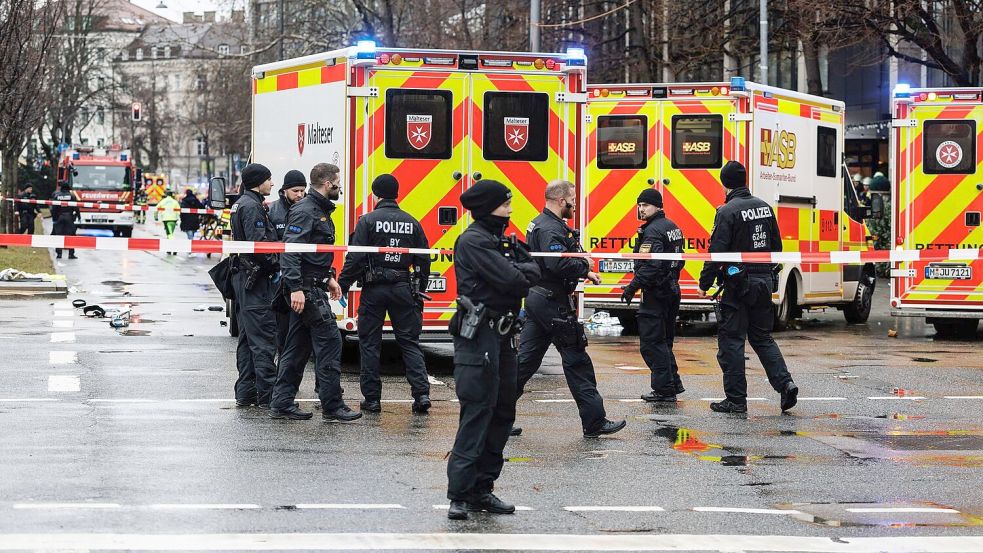 Der Vorfall gegen 10.30 Uhr löste einen Großeinsatz aus. Foto: Matthias Balk/dpa