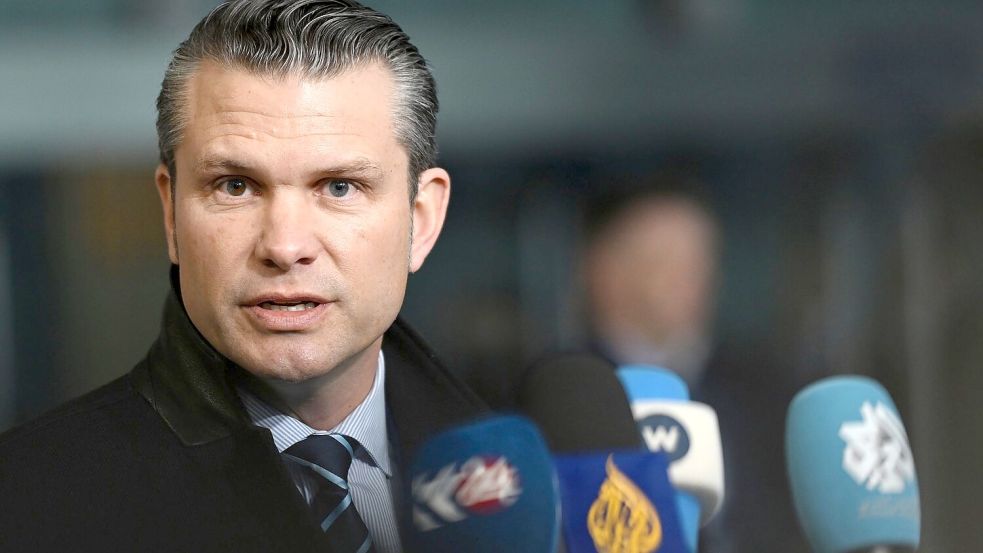 Nach Ansicht von Hegseth ist Trump der Einzige, Moskau und Kiew für einen Frieden zusammenbringen kann. Foto: Harry Nakos/AP/dpa