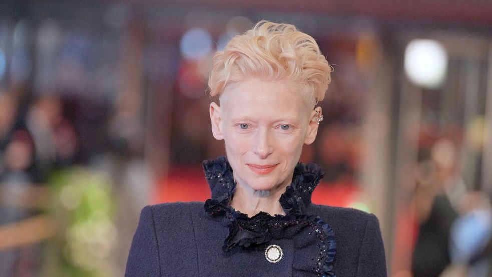 Tilda Swinton wird dieses Jahr mit dem Goldenen Ehrenbären der Berlinale geehrt. Foto: Soeren Stache/dpa