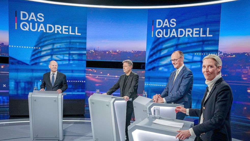 Die Kanzlerkandidaten Olaf Scholz (SPD); Robert Habeck (Grüne), Friedrich Merz (CDU) und Alice Weidel (AfD) beharkten sich in einer Talkrunde bei RTL und ntv. Foto: Kay Nietfeld/dpa-Pool/dpa