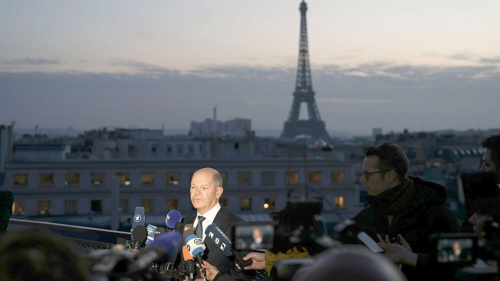 Eine „unpassende Debatte zur falschen Zeit und über das falsche Thema“: Bundeskanzler Scholz will nicht über mögliche Friedenstruppen diskutieren. Foto: Thibault Camus/AP/dpa