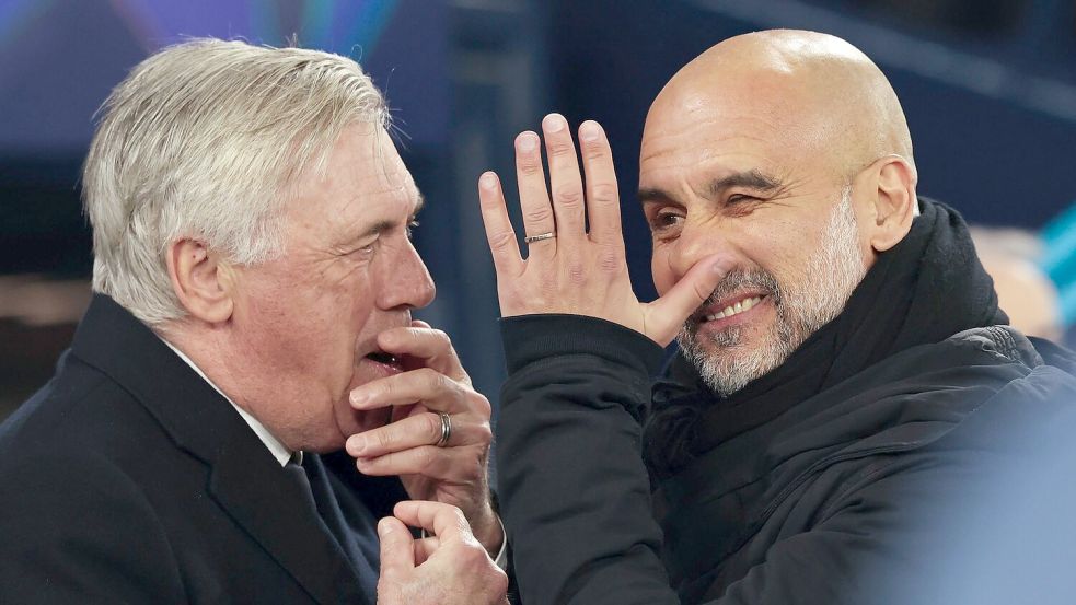 Nur einer wird nach dem nächsten Duell von Carlo Ancelotti (l) und Pep Guardiola noch lachen. Foto: Darren Staples/AP/dpa