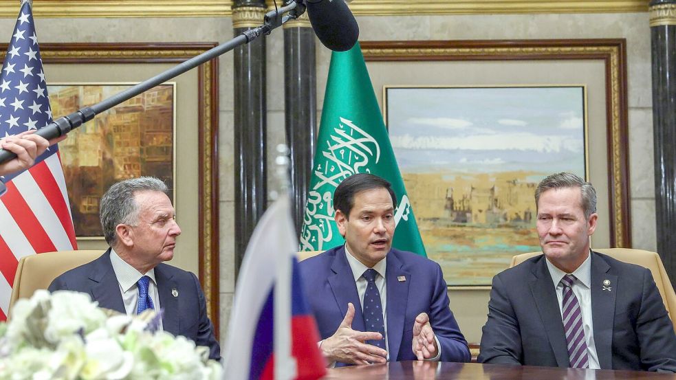 US-Außenminister Marco Rubio (M), der nationale Sicherheitsberater Mike Waltz (r) und der US-Nahostbeauftragte Steve Witkoff in Riad. Foto: Evelyn Hockstein/Pool Reuters/AP/dpa