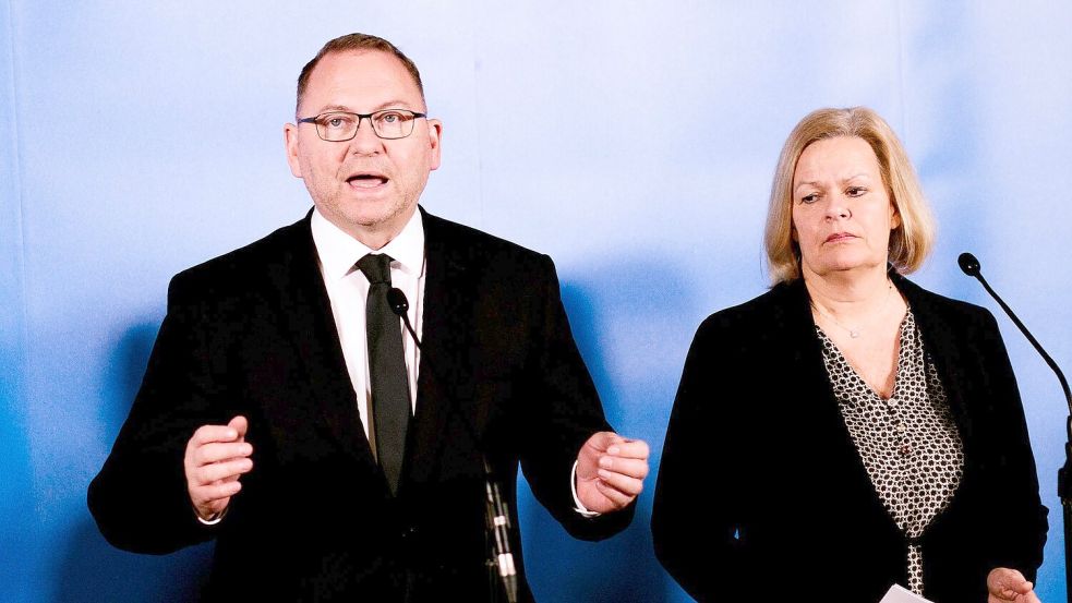 Die Gewerkschaften Verdi und dbb verhandeln mit Bund und Kommunen. (Archivbild) Foto: Carsten Koall/dpa