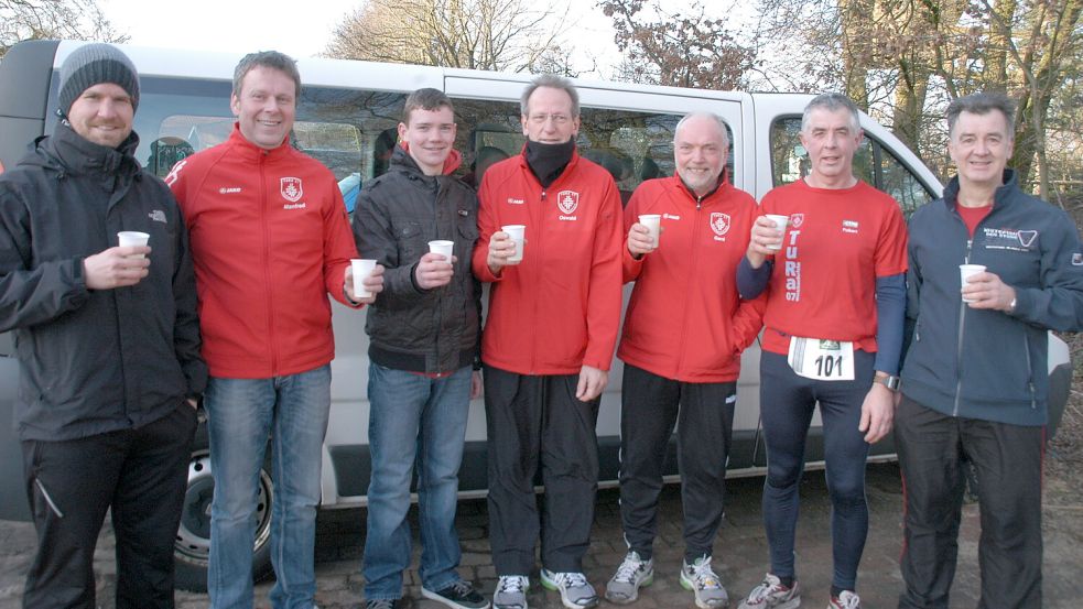 Sein Geburtstag hält Folkert Redenius nicht vom Laufen ab. Er nimmt seit Jahren am Silvesterlauf um die Thülsfelder Talsperre teil. Die Aufnahme ist von 2014. Foto: Archiv