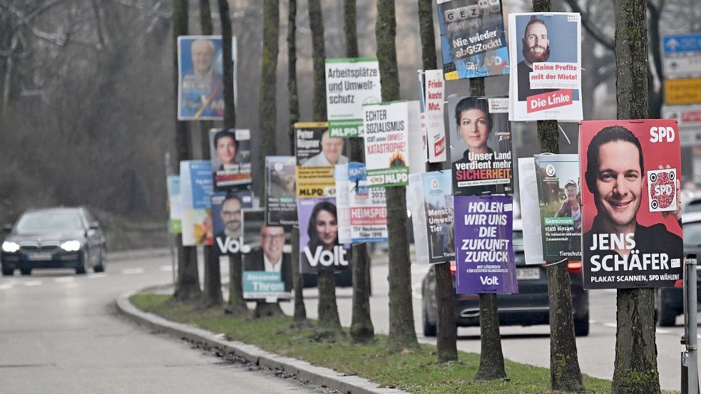 In einigen Wahlkreisen sind Kopf-an-Kopf-Rennen vorhergesagt. (Symbolbild) Foto: Bernd Weißbrod/dpa