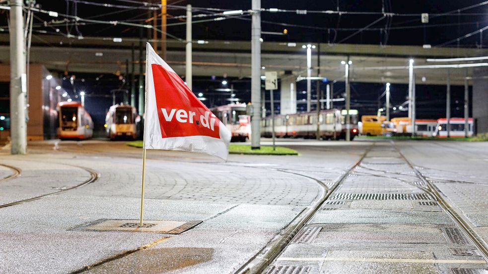 Seit 3 Uhr morgens steht der öffentliche Nahverkehr in mehreren Bundesländern still. Foto: Christoph Reichwein/dpa