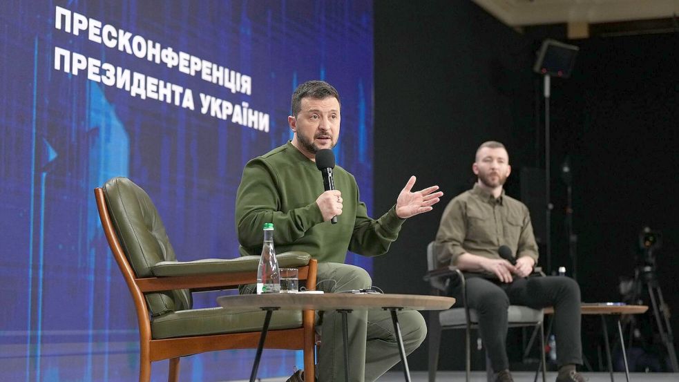 Selenskyj will heute auf einer Pressekonferenz Bilanz zu den drei Kriegsjahren ziehen. (Archivbild) Foto: Evgeniy Maloletka/AP/dpa