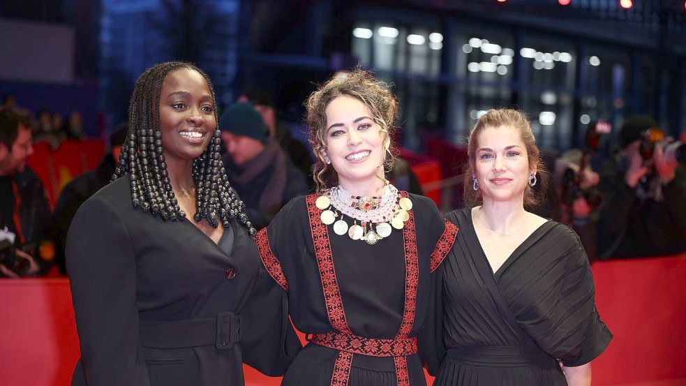 Die Perspectives-Jury: Aïssa Maïga (l-r), Meryam Joobeur und María Zamora. Foto: Christoph Soeder/dpa