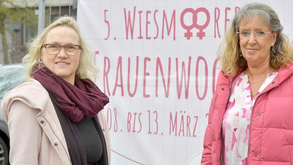 Martina Gerken (rechts), Gleichstellungsbeauftragte für Wiesmoor, und Karin Thies vom Messe-Veranstalter ME Management organisieren auch 2025 die Frauenwoche in Wiesmoor. Foto: Ortgies