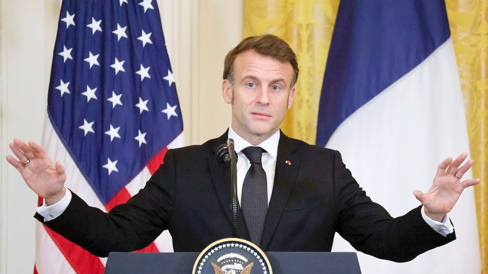 Frankreichs Staatschef Macron hält nach einem Gespräch mit US-Präsident Trump eine rasche Feuerpause in der Ukraine für möglich. Foto: Ludovic Marin/POOL AFP/AP/dpa