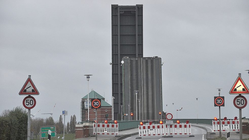 Die Jann-Berghaus-Brücke wird am Donnerstag drei Stunden gesperrt sein. Foto: Wolters/Archiv