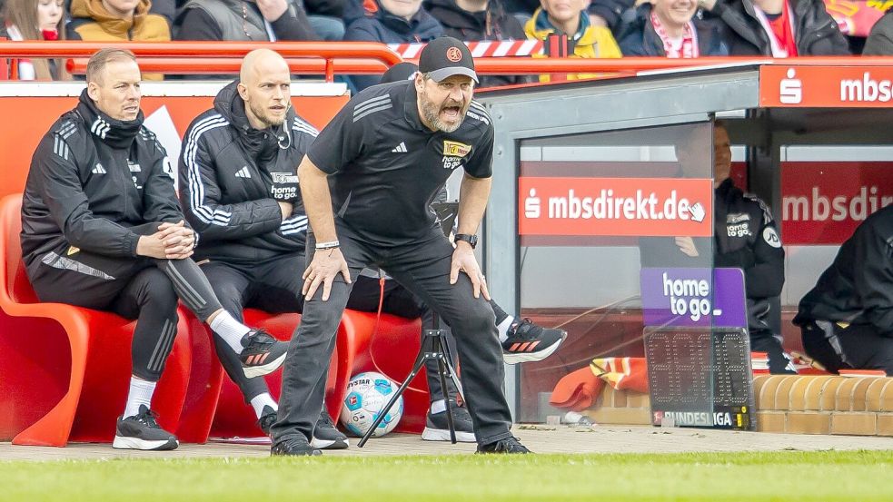 Trainer Steffen Baumgart war mit der Unioner Leistung nicht zufrieden. Foto: Andreas Gora/dpa