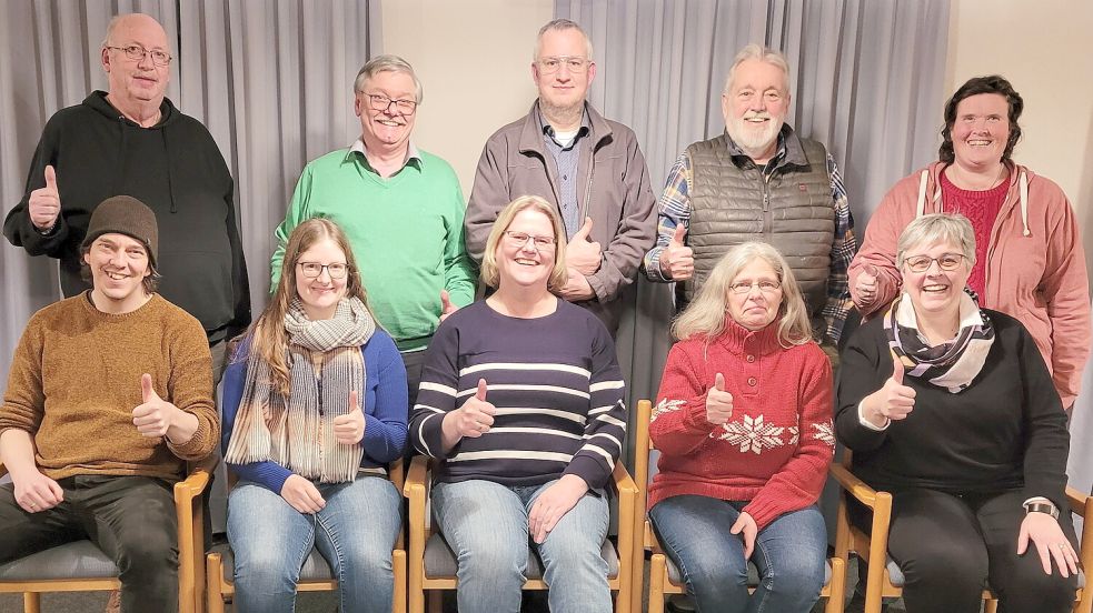 Der Vorstand des neuen Regionalverbandes mit (stehend von links) Egon Walter (Tannenhausen), Pastor Roman Ott (Plaggenburg), Jörg Salkowski (Wallinghausen), Holm Eggers (Walle) und Yvonne Scherf (Plaggenburg) sowie (sitzend von links) Pastor Helge Preising (Walle), Kea Irmer (Wallinghausen), Petra Brüling (Middels), Waldtraud de Wall (Tannenhausen), Pastorin Silke Kampen (Wallinghausen). Es fehlt Pastor Walter Uphoff (Middels). Foto: privat