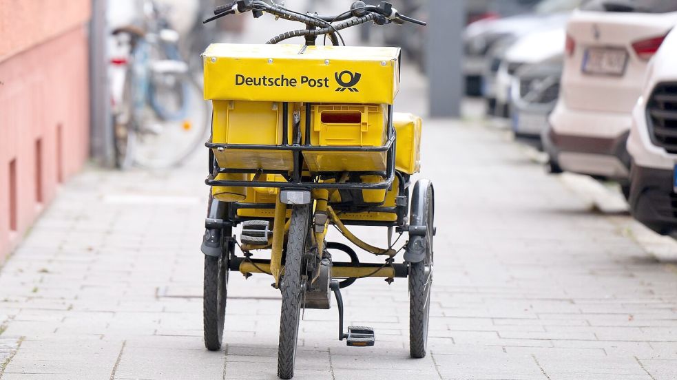 Verdi und die Deutsche Post haben sich auf einen neuen Tarifvertrag geeinigt. (Archivbild) Foto: Sven Hoppe/dpa