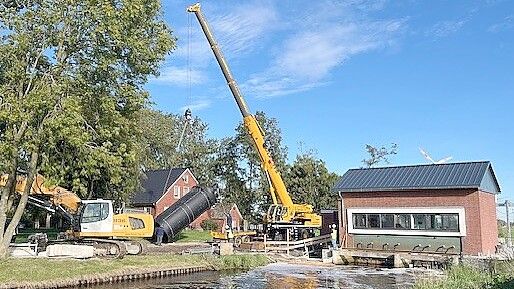 Im vergangenen Sommer wurde im Schöpfwerk Blitz an der Grenze der Gemeinden Ihlow und Moormerland eine neue Pumpe eingesetzt. Foto: Entwässerungsverband Oldersum/Ostfriesland