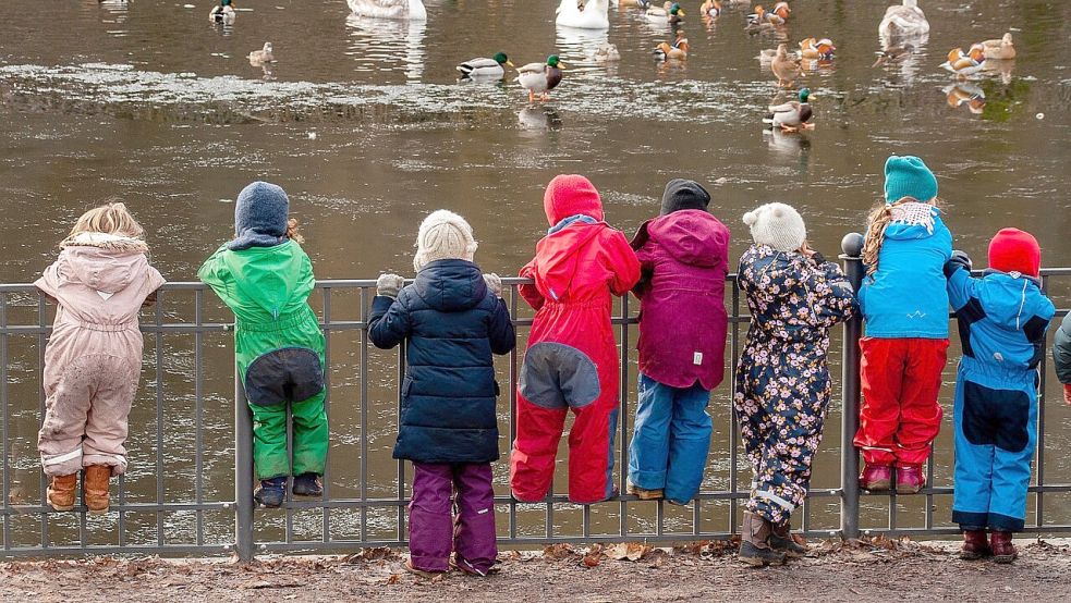 Gemeinsam einen Ausflug machen: Für Kinder ist das nicht nur ein Abenteuer, sondern auch wichtig für ihre Entwicklung. Foto: Pixabay