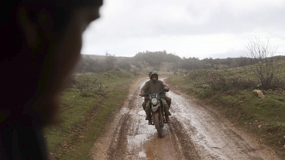 In der Provinz Latakia sind heftige Kämpfe zwischen Truppen der Übergangsregierung und Anhängern der gestürzten Regierung von Ex-Präsident Baschar al-Assad ausgebrochen. (Archivbild) Foto: Anas Alkharboutli/dpa