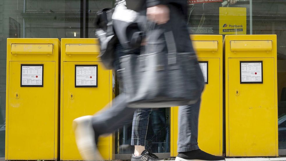 Hier stehen vier Briefkästen nebeneinander, anderswo sind sie spärlicher präsent. Foto: Marijan Murat/dpa