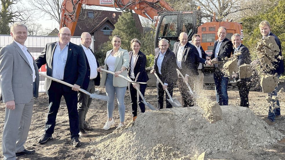 Der erste Spatenstich erfolgte bei strahlendem Sonnenschein. Foto: Lasse Paulsen