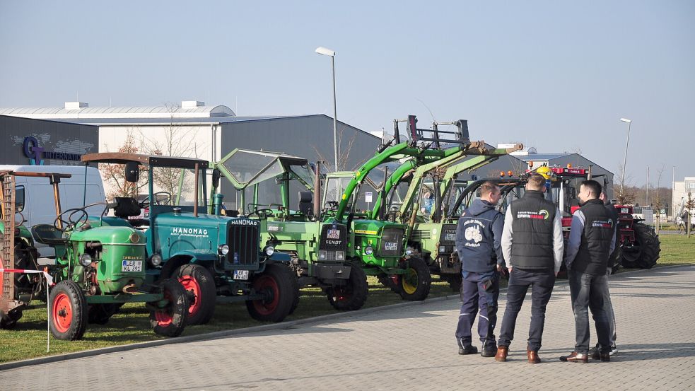 Oldtimer-Trecker, aber auch neue Maschinen gab es zu sehen. Foto: Wolters