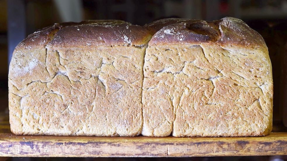 „Nachts muss gebacken werden“ - nicht jede Arbeit lässt sich auf den Tag verschieben. (Archivbild) Foto: Jens Kalaene/dpa