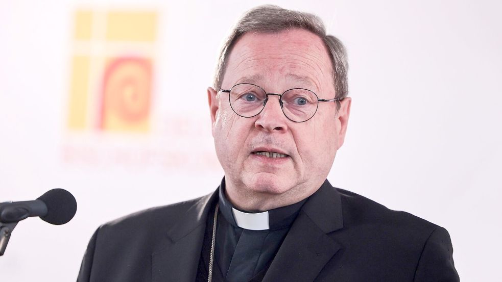 Die katholische Kirche will nach den Worten von Bischof Georg Bätzing auch weiterhin politisch Stellung nehmen. Foto: Oliver Berg/dpa