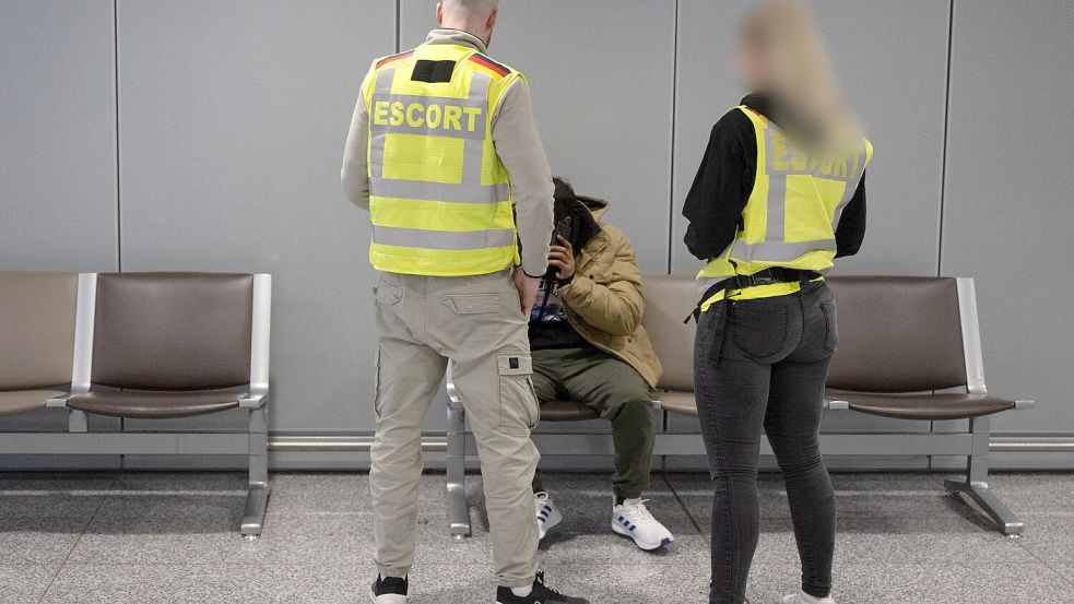 Abgelehnte Asylbewerber sollen verpflichtet werden, zu kooperieren. (Archivbild) Foto: Boris Roessler/dpa