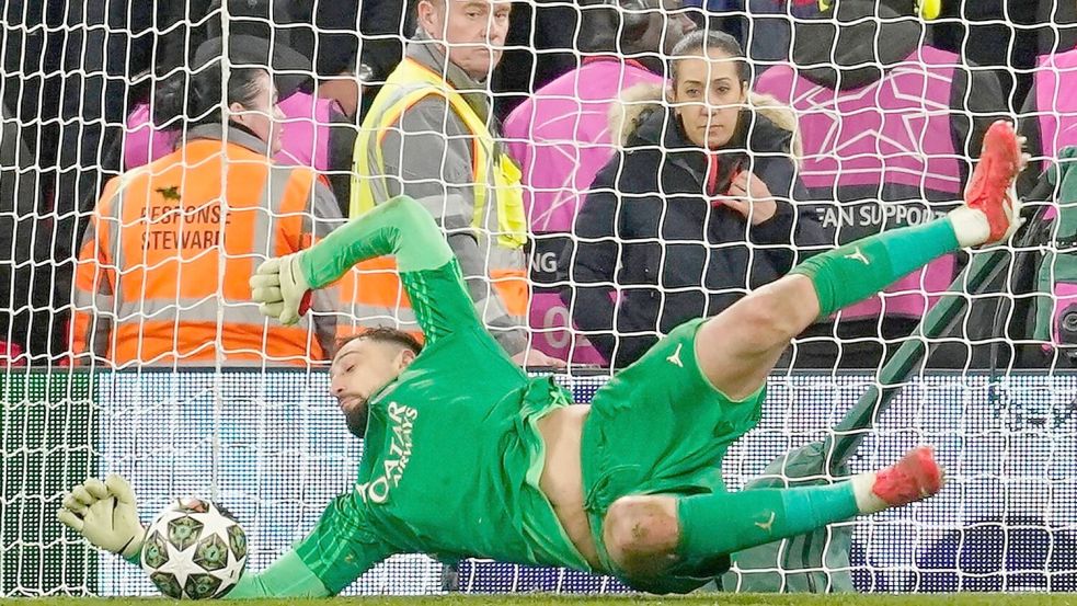 Mit zwei parierten Elfmetern brachte Gianluigi Donnarumma PSG ins Viertelfinale der Champions League. Foto: Dave Thompson/AP/dpa