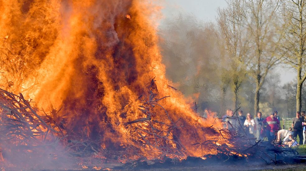 Osterfeuer müssen angemeldet sein. Foto: Ortgies/Archiv