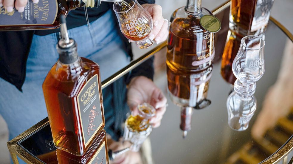 Whiskey aus den USA könnte in Deutschland bald teurer werden. Foto: Jon Cherry/FR171965 AP/AP/dpa