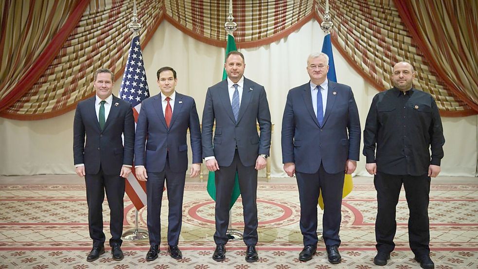 Bei Gesprächen in Saudi-Arabien hat die Ukraine einer befristeten Waffenruhe mit Russland zugestimmt und erhielt im Gegenzug eine Wiederaufnahme der US-amerikanischen Militärhilfe. (Archivbild) Foto: -/Ukrainian Presidential Press Office/AP/dpa