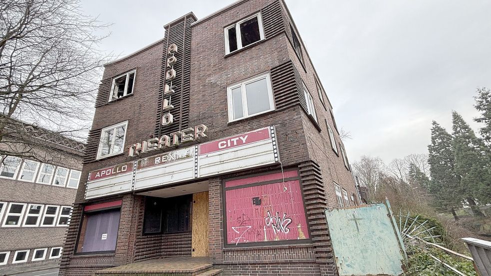 Das Apollo-Kino in Emden ist seit Jahren ungenutzt. Am 27. Dezember 2024 gab es ein Feuer im Obergeschoss. Foto: Schuurman/Archiv