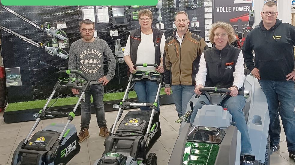 Anke Behringer (zweite von rechts) und ihr Team von Birkoben haben die passenden Gartengeräte für einen guten Start in den Frühling parat. Foto: Privat