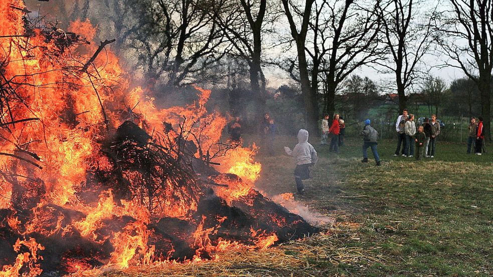 Was verbindet die Leserschaft mit Osterfeuern? Foto: Archiv