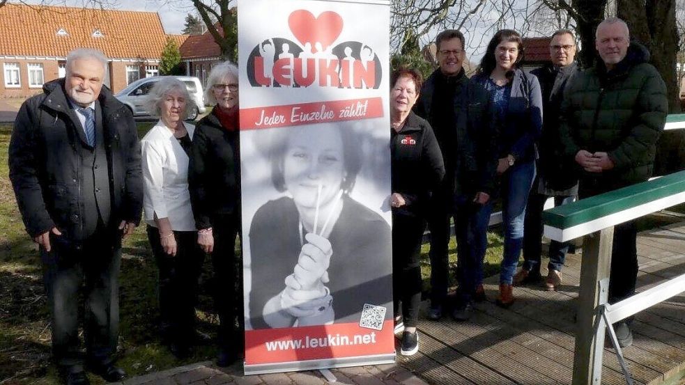 Freuen sich auf die Typisierungsaktion in Hinte: Hans-Gerd Ukena (FT Groß-Midlum), Annegret Cornelius (Ziehmutter von Fabio Ribeiro), Christa Lindenberg und Anna Fennen (Leukin), Hinrich Bruns (FT Groß-Midlum), Maike Eibers (Combi), Sascha Ukena von der Verwaltung und der Hinteraner Bürgermeister Uwe Redenius (von links). Foto: FT Groß-Midlum