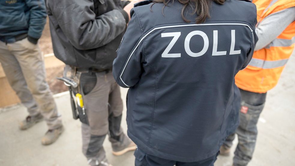 Nach einer bundesweiten Razzia haben die Zollbehörden mehr als 800 Ermittlungsverfahren wegen Schwarzarbeit und illegaler Beschäftigung eingeleitet. (Archivbild) Foto: Thomas Müller/dpa-Zentralbild/dpa