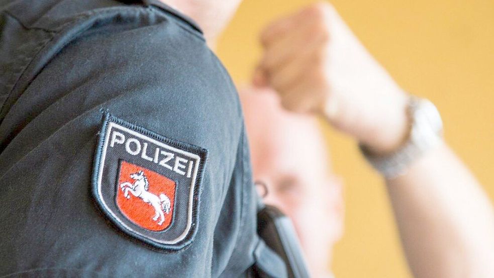 Auch die Gewalt gegen Einsatzkräfte hat im Bereich der Polizeidirektion Osnabrück im Jahr 2024 zugenommen. Foto: Michael Gründel