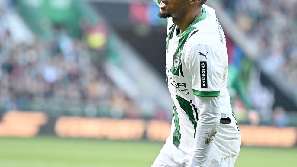 Traf gleich dreimal für Gladbach: Alassane Plea. Foto: Carmen Jaspersen/dpa