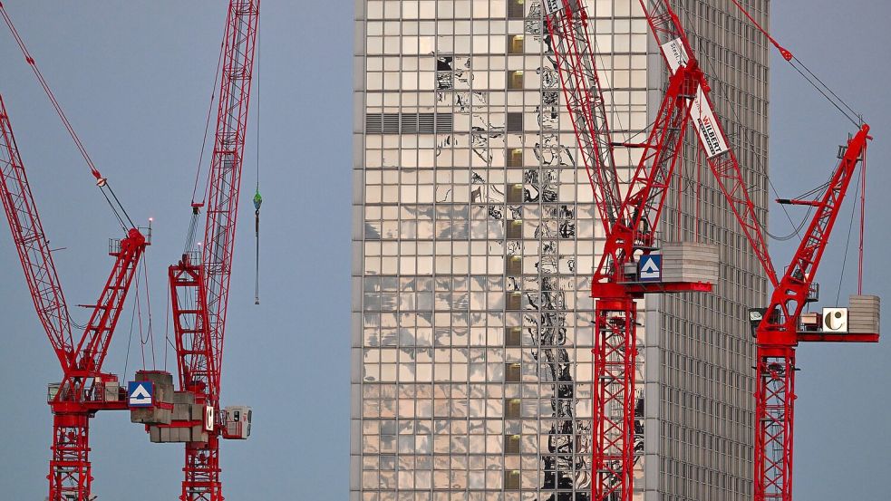 Die Wirtschaft wird sich aus Sicht des Ifo schwächer entwickeln. Foto: Soeren Stache/dpa