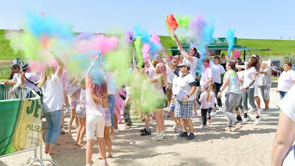 In Indien wird mit dem Holi-Festival traditionell der Frühling begrüßt. In Upleward ging es vor allem um das bunte Farb-Spektakel. Jetzt soll ein anderes Fest die Veranstaltung ersetzen. Foto: Wagenaar/Archiv