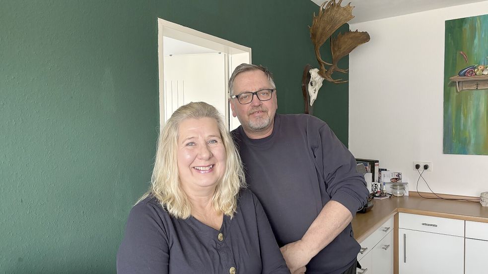 Anja und Jörg von Lintel leben seit etwa 10 Jahren im Leeraner Stadtteil Loga. Foto: Löschen/Archiv