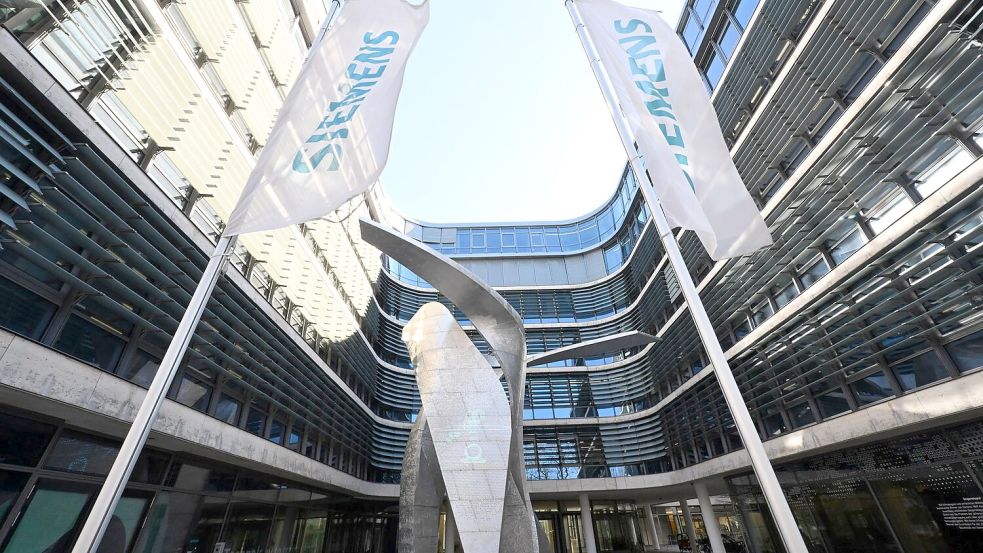 Die Siemens Konzernzentrale in München: Der Konzern will 6.000 Jobs abbauen. Foto: Felix Hörhager/dpa