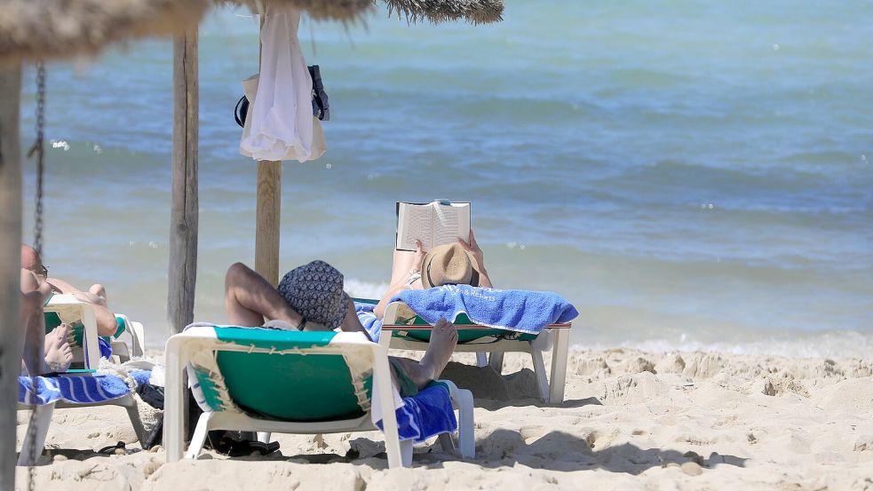 In den Osterferien zieht es viele auf die „Lieblingsinsel der Deutschen“: Mallorca. (Archivbild) Foto: Clara Margais/dpa