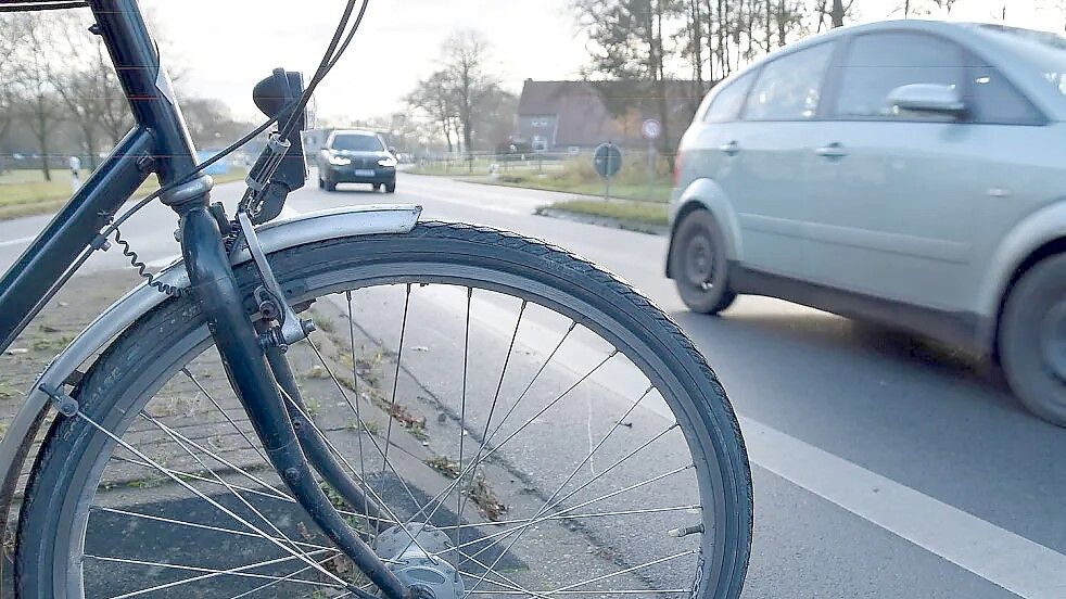 Immer wieder ist es in den vergangenen Jahren zu schweren Unfällen mit Radfahrern auf der Kreuzung in Marienheil gekommen. Nun soll die Verkehrssicherheit erhöht werden. Symbolfoto/Archiv: Ammermann