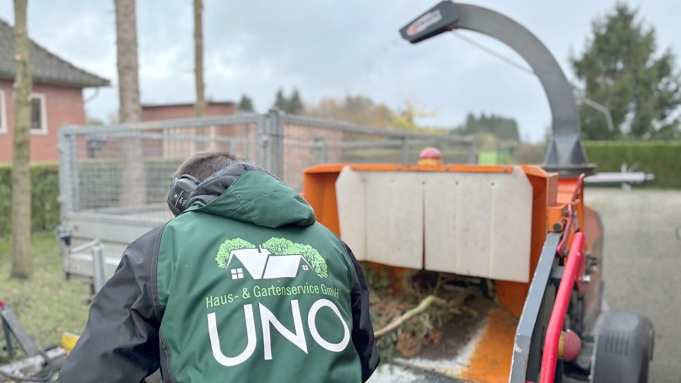 Baumfäll- und Schredderarbeiten erledigt UNO ebenfalls.